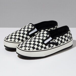 VANS CHECKERED SLIPPERS - NEW IN BOX MENS 11